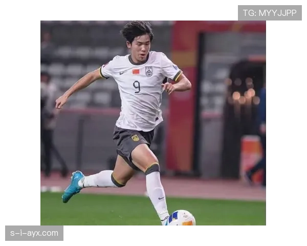 新生代足球明星强势崛起,年轻球员闪耀赛场重塑未来格局 新生代足球明星强势崛起,年轻球员闪耀赛场重塑未来格局