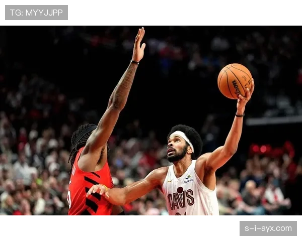 拉塞尔篮下高效防守主导球队内线对抗力大幅提升